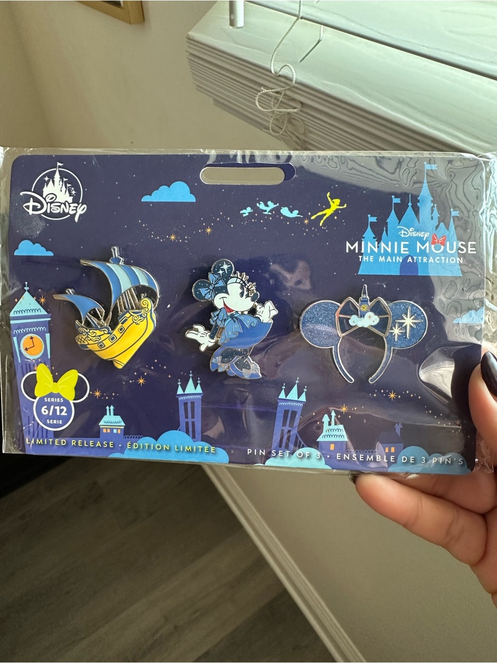 Disney Minnie Mouse Blue & Gold Limited Edition Pin Set